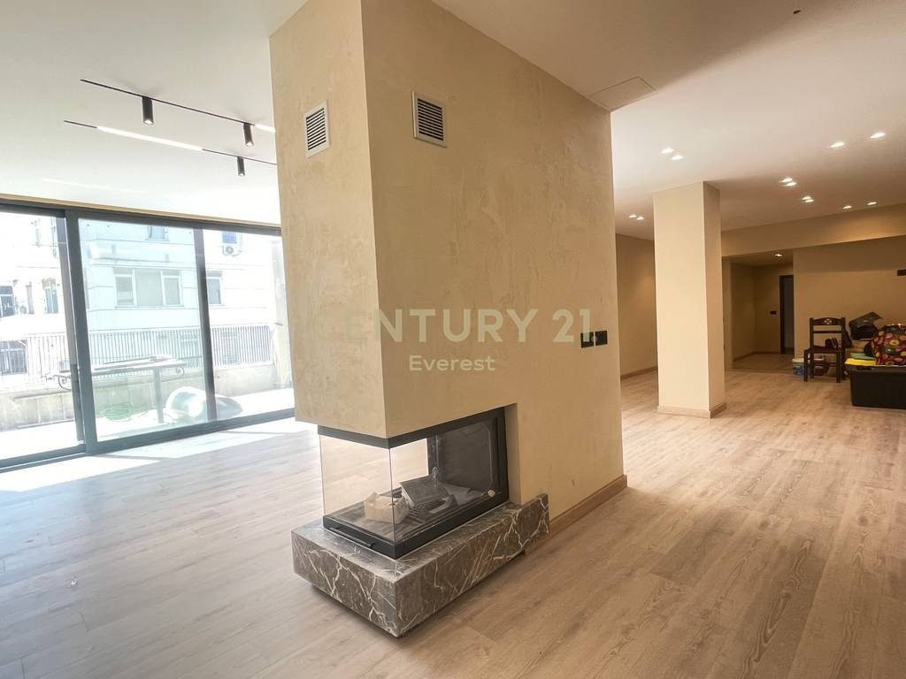 RR. JORDAN MISJA, RENT APARTMENT/OFFICE FOR 3+1+2+VERANDA+PARKING SPACE! 3