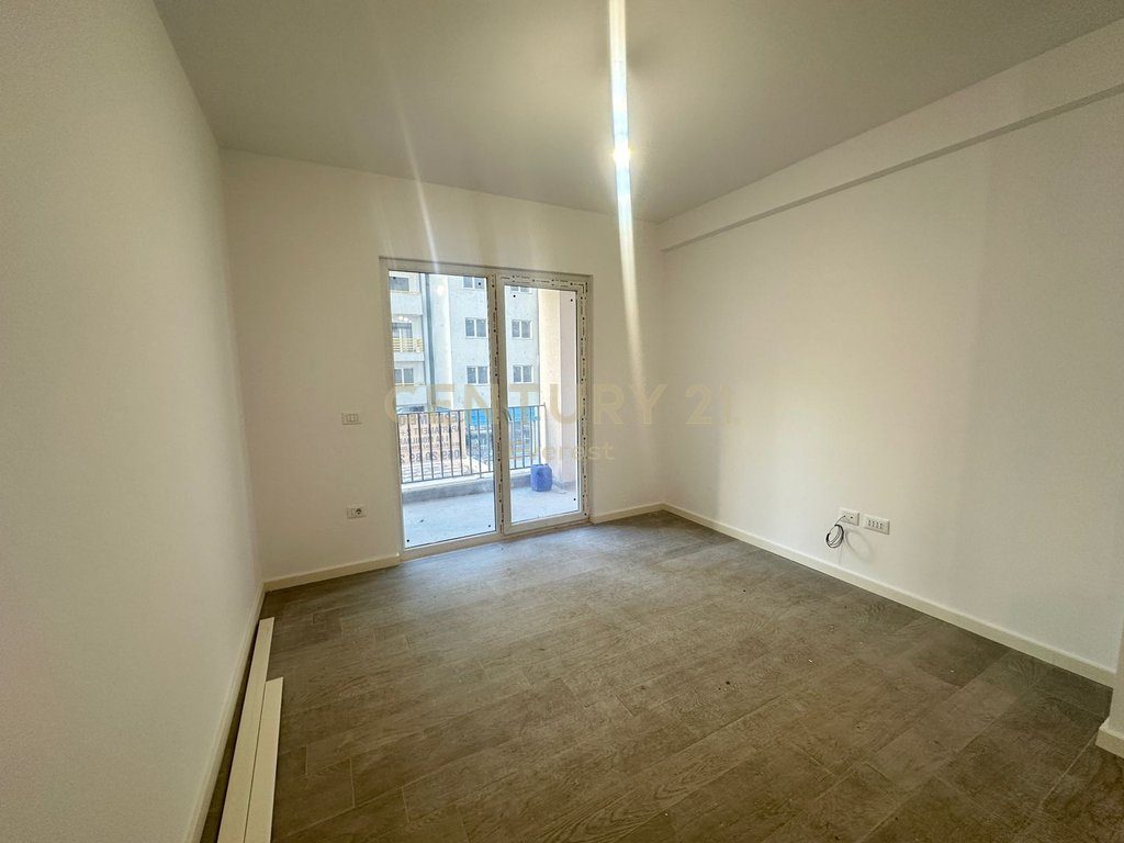 LAPRAKE, OFFICE SPACE FOR RENT 3