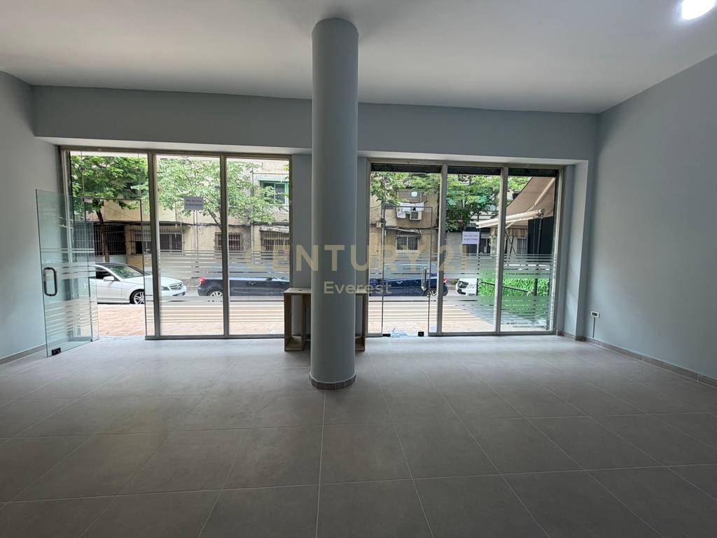 PALLATI ME SHIGJETA, BAR/CAFE FOR RENT 4