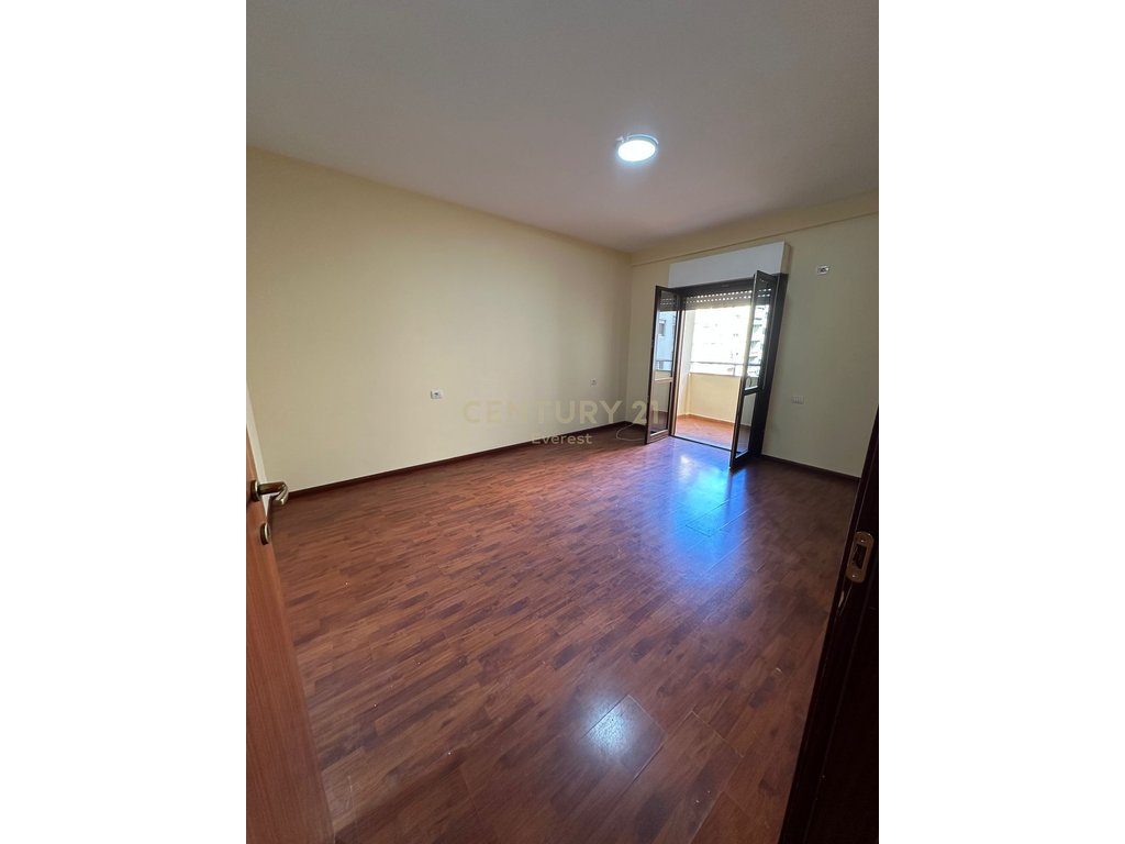 KOMUNA E PARISIT, OFFICE FOR RENT 4