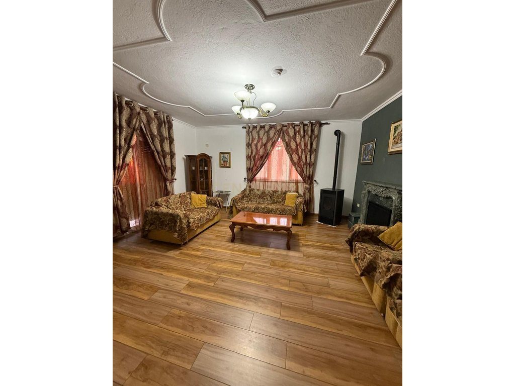 FARKES LAKEFRONT APARTMENTS, FOR RENT 3