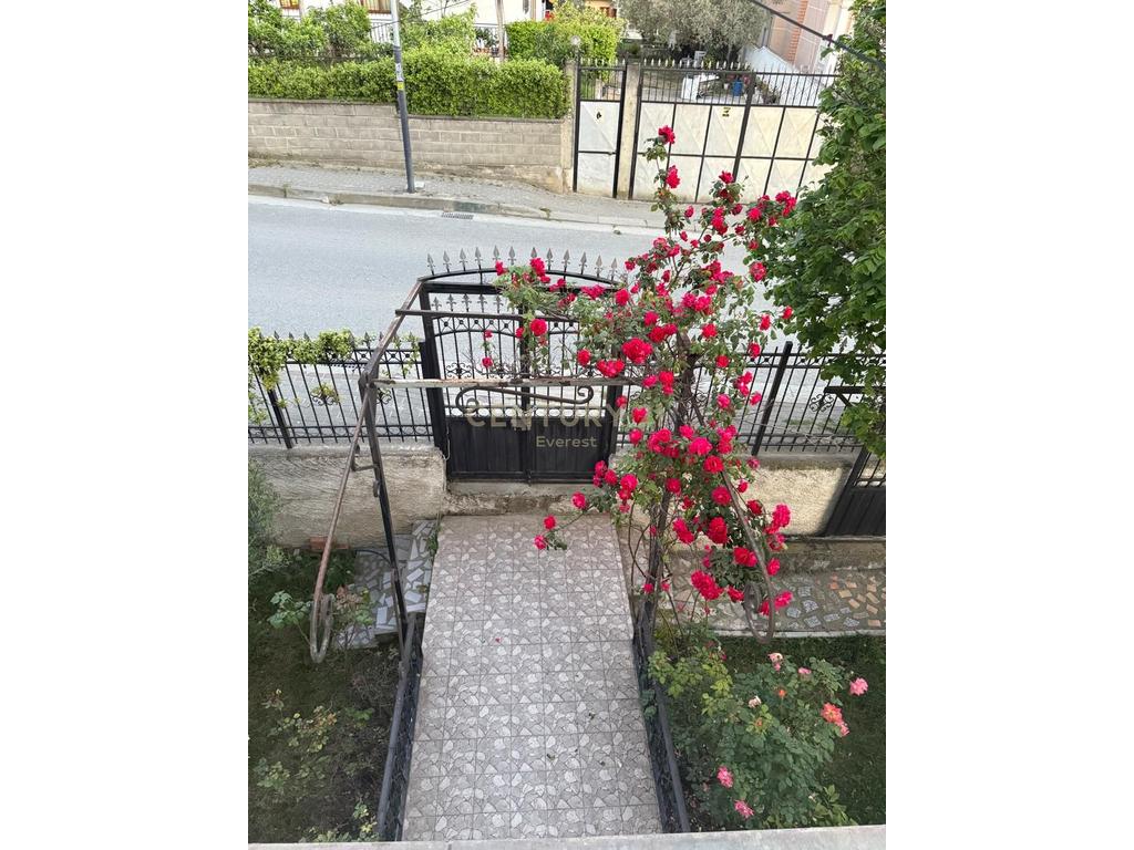 FARKES LAKEFRONT APARTMENTS, FOR RENT 4