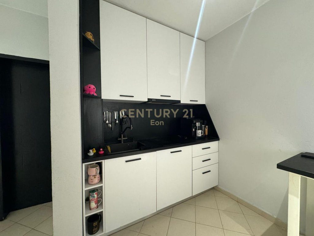 Shitet apartament tek Shkembi i Kavajes, Durres ! 3