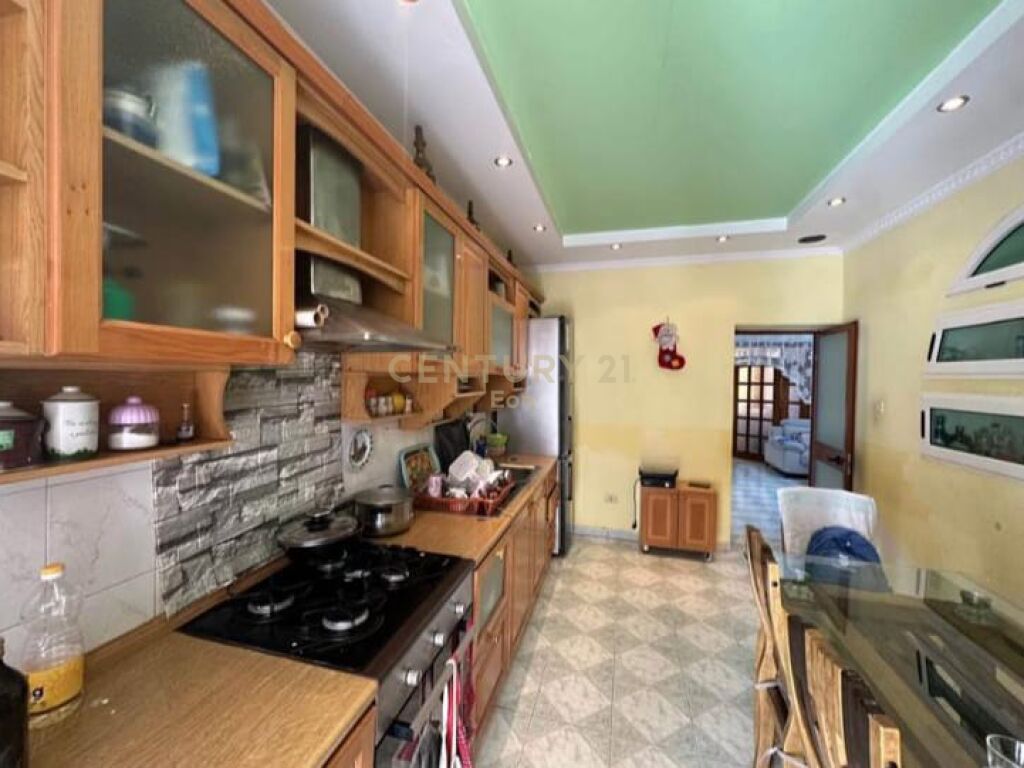 SHITET APARTAMENT 3+1 TE SHKOLLA QEMAL MICI, DURRES! 3