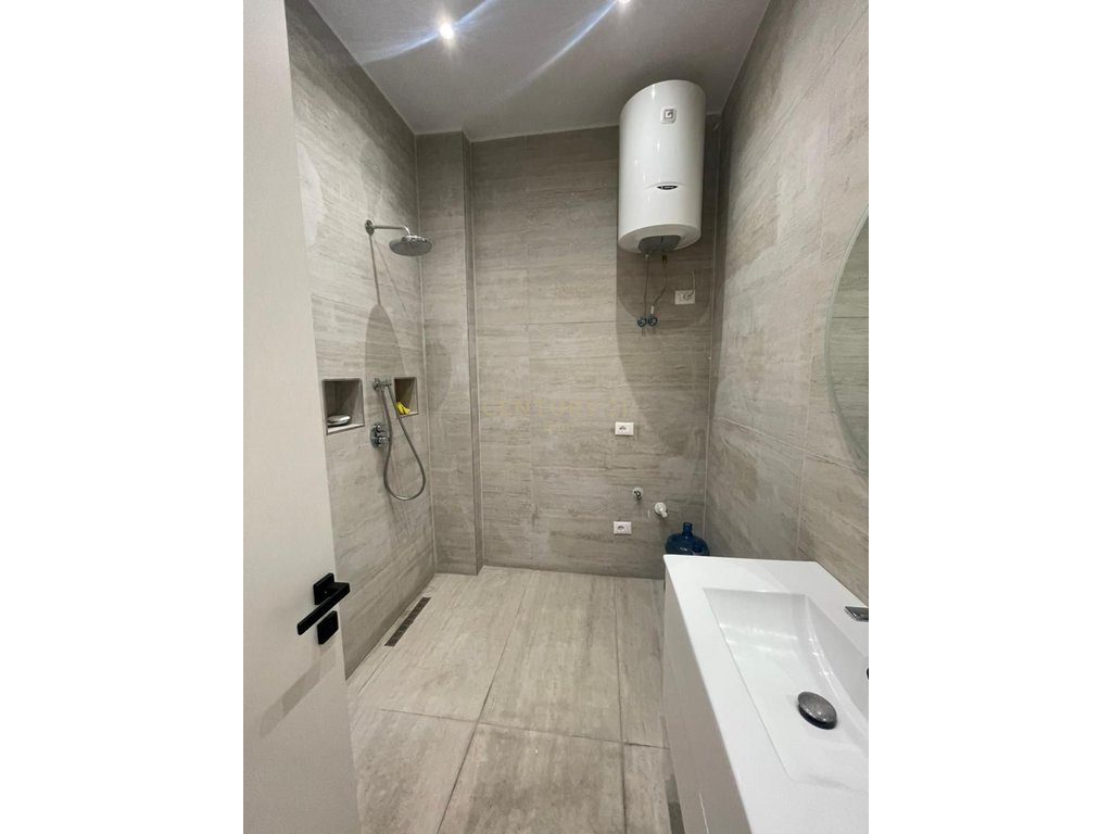 Apartament 2+1 Me Qira në Qender te Durrësit !