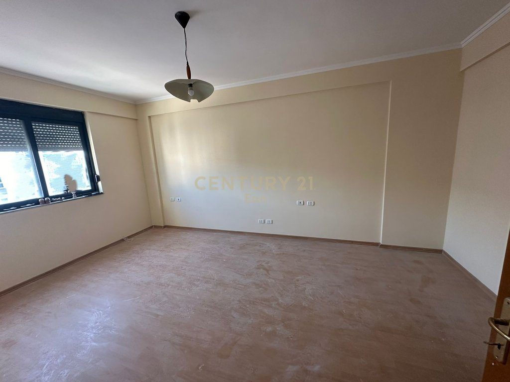 SHESIM 2 APARTAMENTE 2+1 DHE 1+1 DREJTORIA E POLICISE, DURRES ! 3