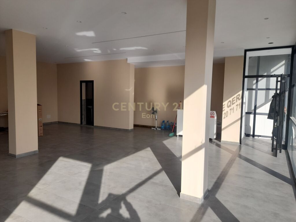 Jepet me qira ambient biznesi në Ish këneta, Durrës!
