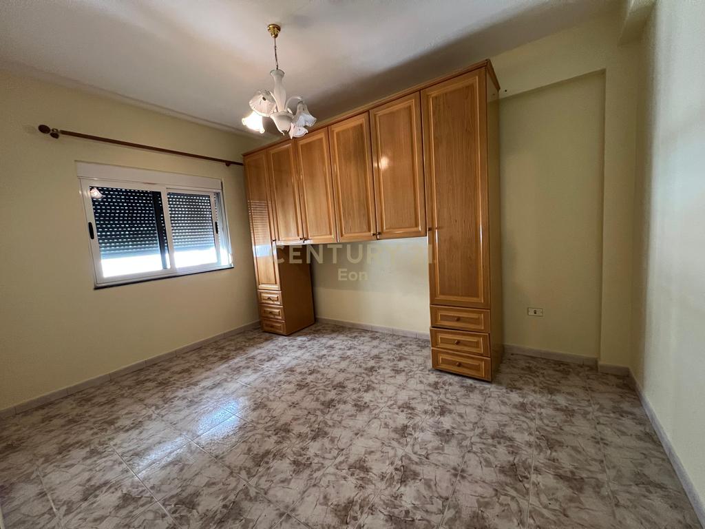 Apartament 2+1 për Qira në Durrës, tek Rruga e Re e Portit ! 3