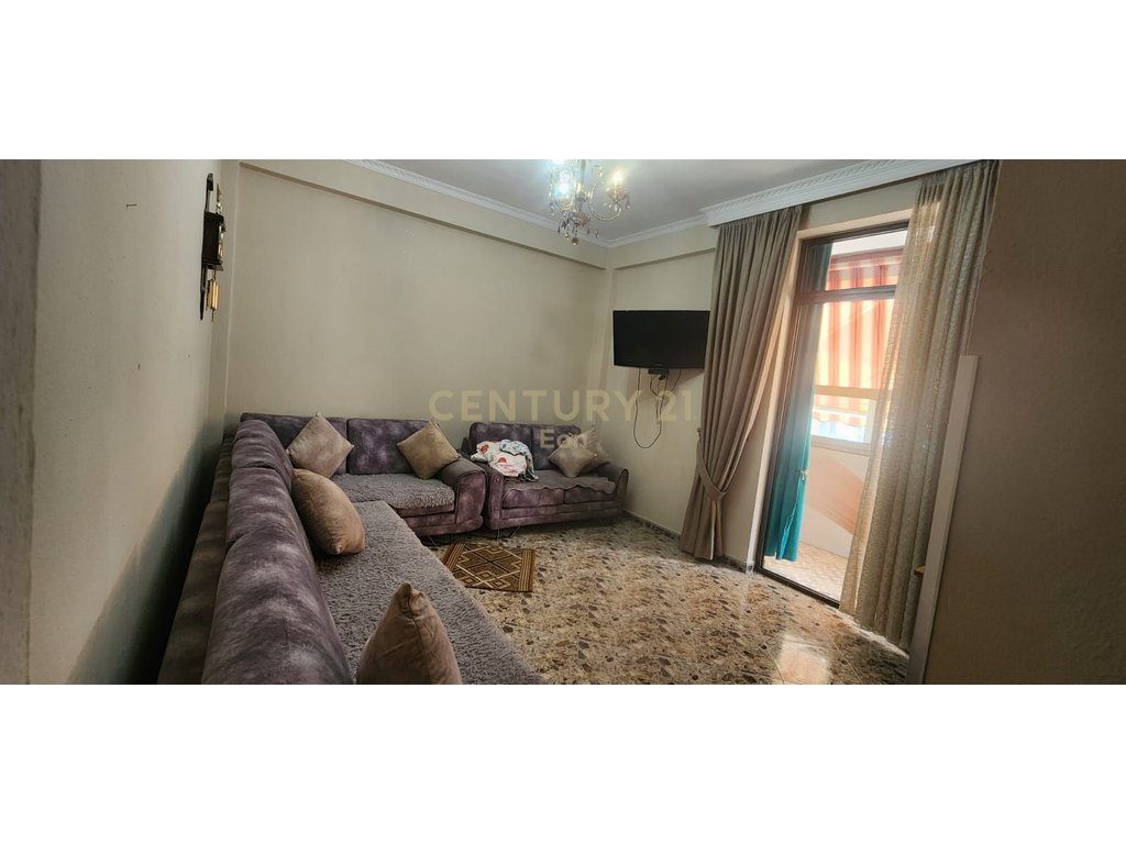SHITET APARTAMENT 3+1+2 NE ZONEN E PLAZHIT ! 4