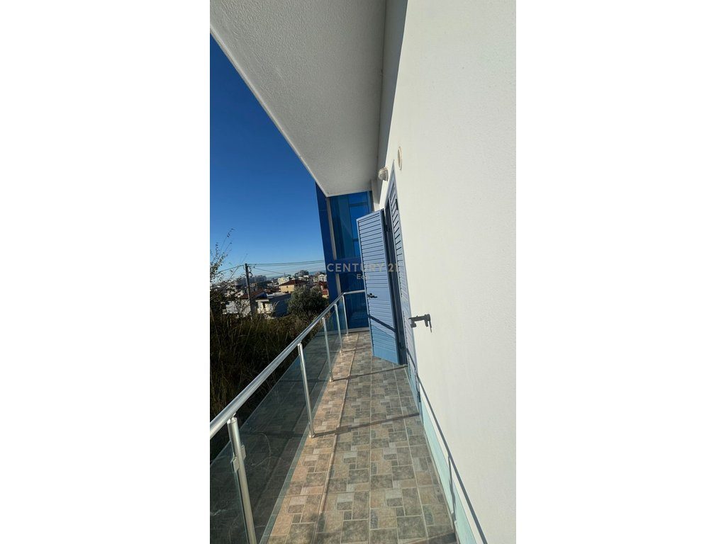 JEPET ME QERA NJE APARTAMENT 1+1 KAT I DYTE I NJE VILE, GOLEM ! 3