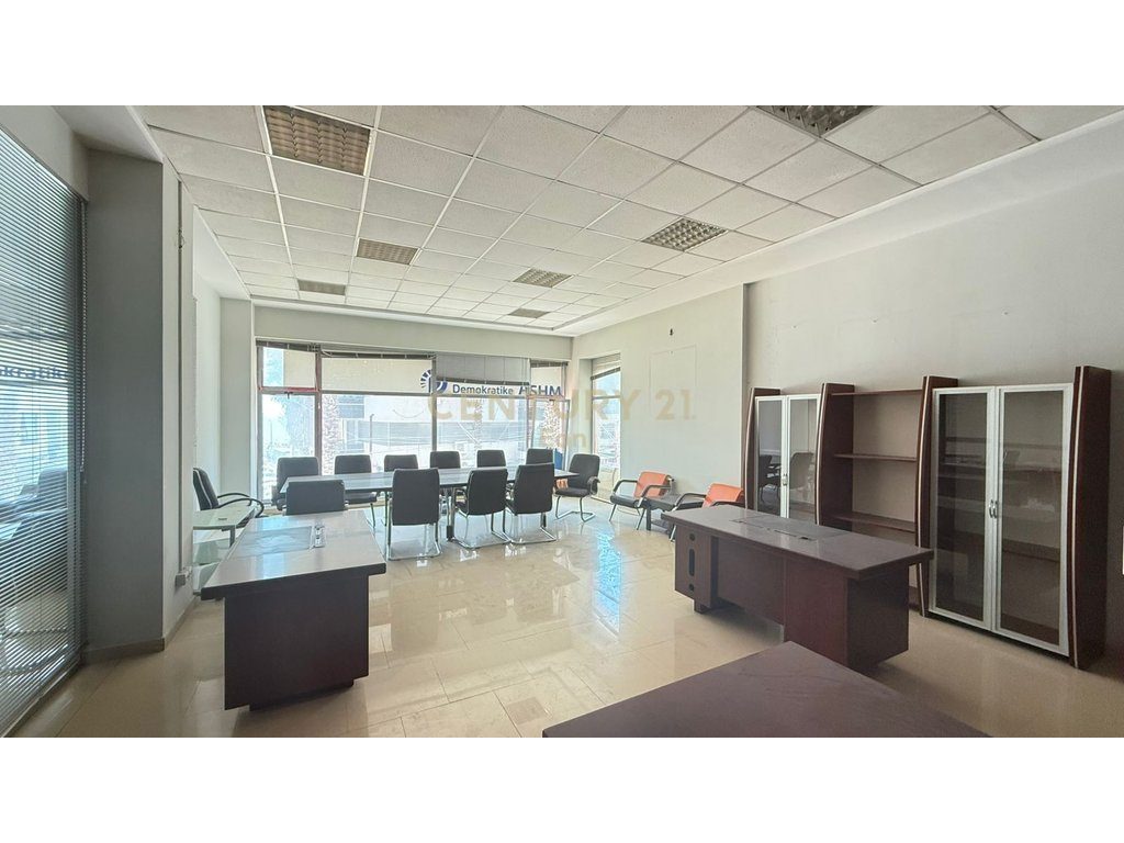 JEPET ME QERA AMBJENT KOMERCIAL, VOLLGA , DURRES ! 3