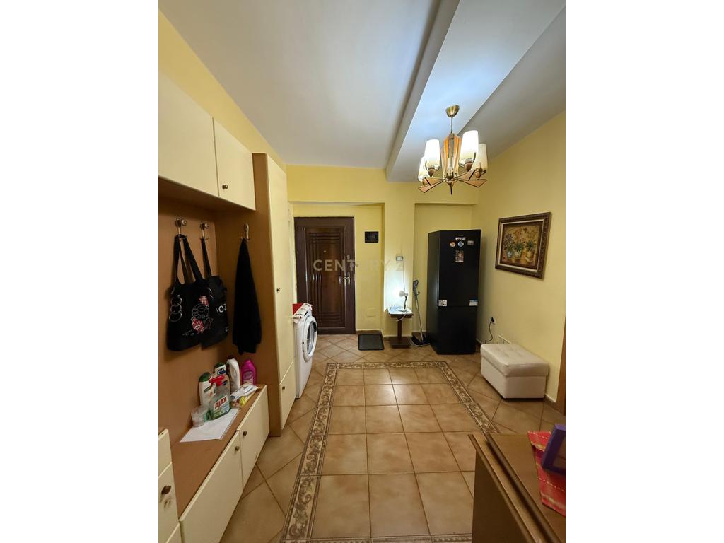 SHITET APARTAMENT 2+1 TEK STACIONI I TRENIT !!! 4
