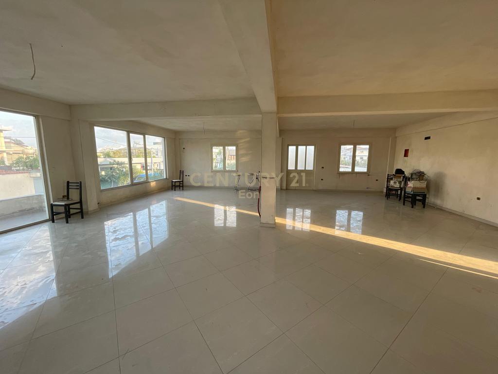 Ambient Komercial Me Qira në Ish Këneta, Durrës - 400€ | 158 m²