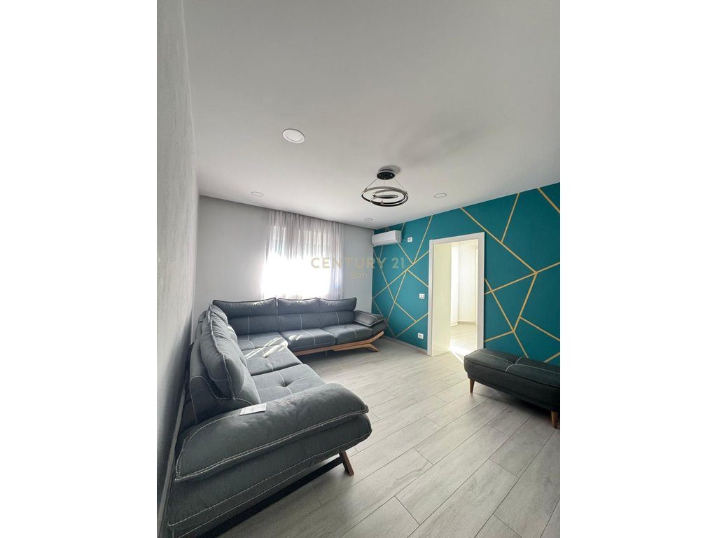 Apartament 3+2 per Shitje tek Stadiumi, Durrës ! 4