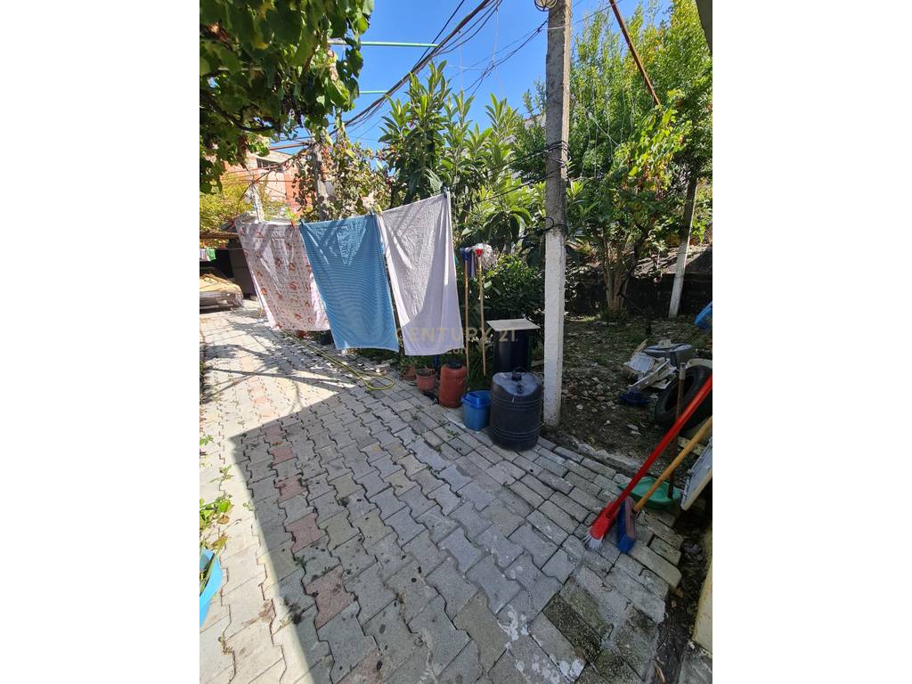 Shitet Shtëpi dhe Dyqan Buze Rruge në Shkozet, Durrës ! 3