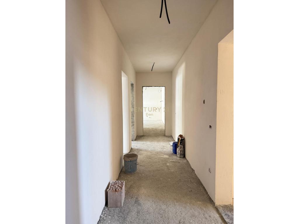 Apartament 3+1 në Shitje në Durrës me Post Parkimi dhe Depo ! 2