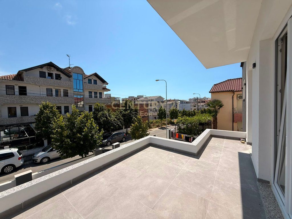 Vilë Për Shitje në Golem, Durrës ! 3