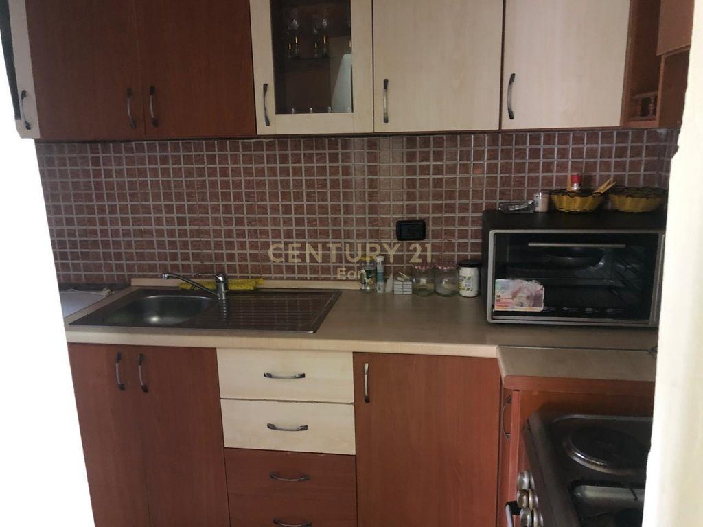 SHITET APARTAMENT KATI 0, 1+1 TEK CEZMA FERRES PRANE ZONES SE CURRILAVE NE DURRES ! 4