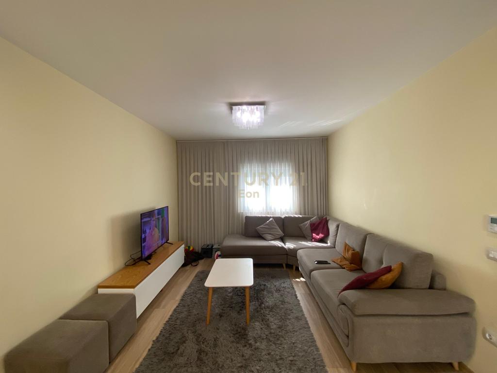 APARTAMENT 2+1+2 TUALETE BASHKE ME GARAZHD NE SHITJE PRANE STADIUMIT !! 3