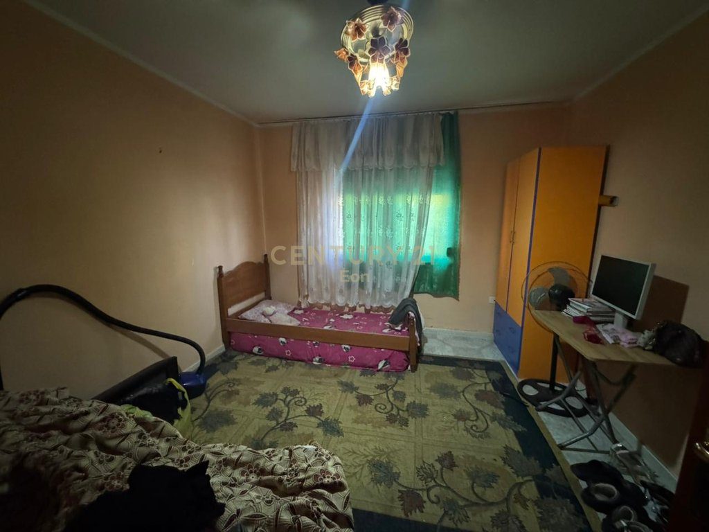 Apartament 2+1 Per Shitje Stadiumit, Durres ! 4