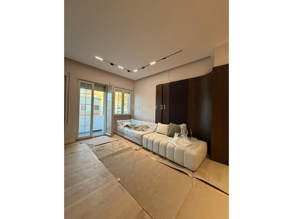 SHITET APARTAMENT 2+1 | 128m² + 148m² VERANDE | NE QENDER TE DURRESIT! 2