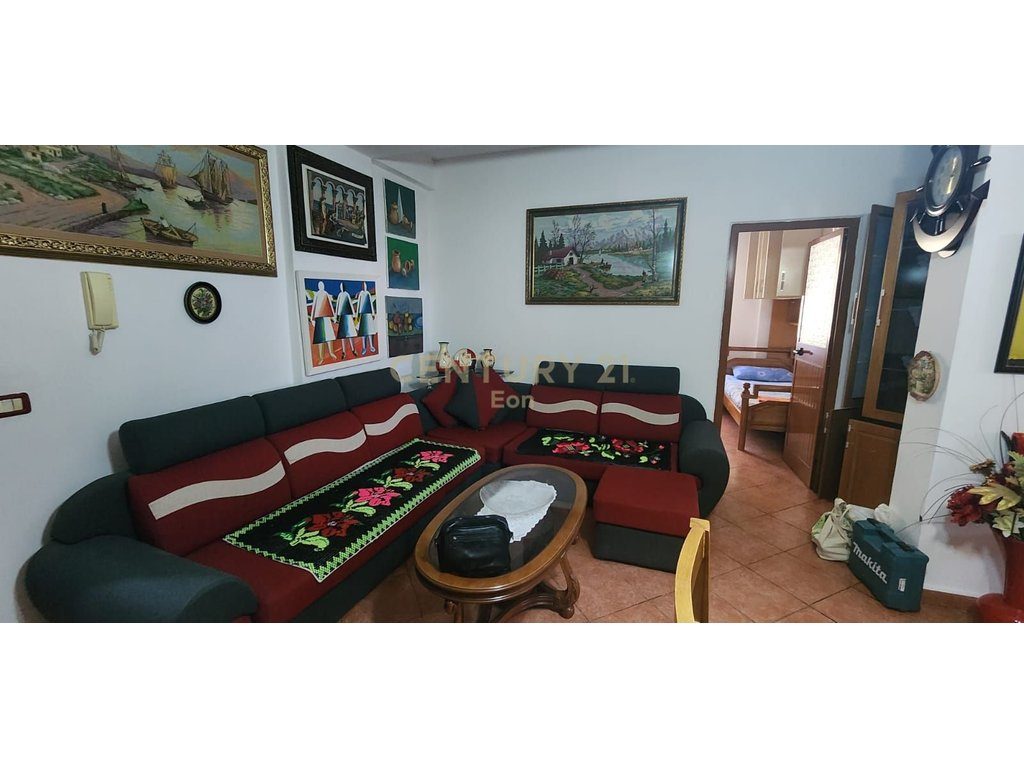 JEPET ME QERA APARTAMENT 2+1 TE SHKOLLA GREKE ! 2