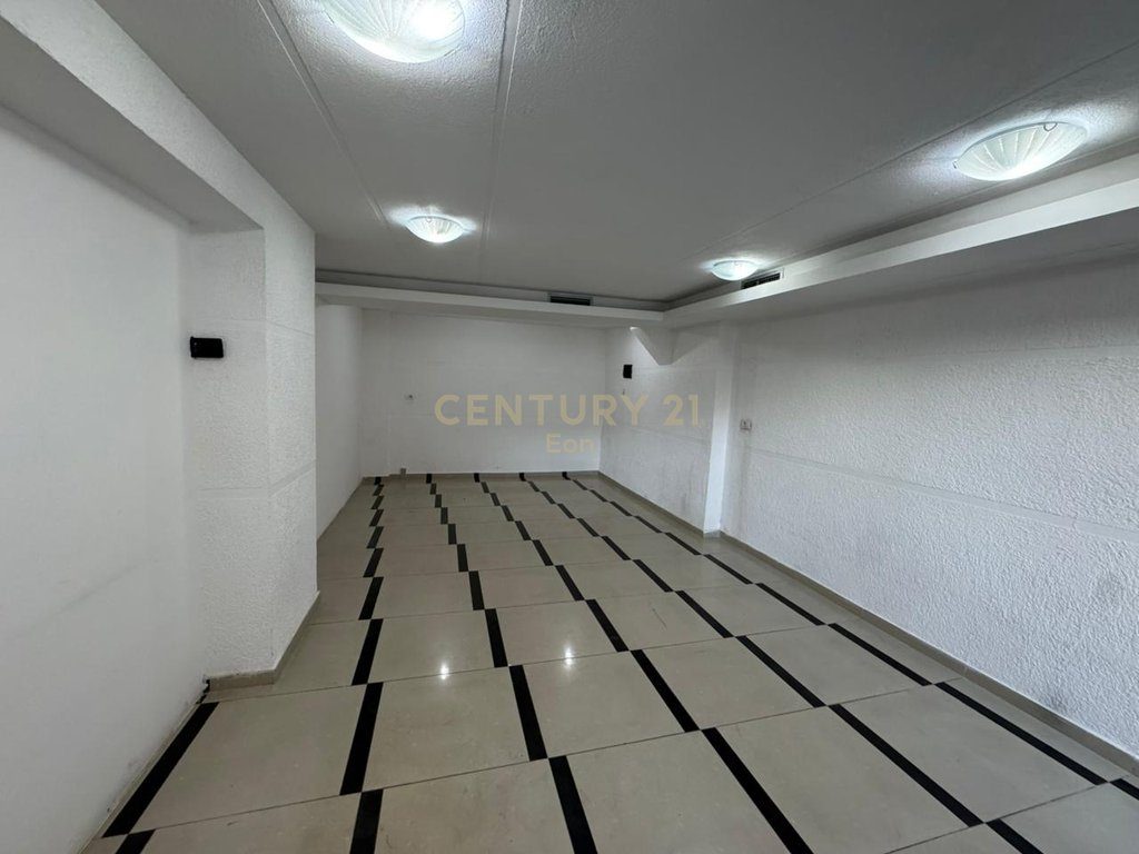 DyqanMe Qira prane UKD, Durrës - 600€ !