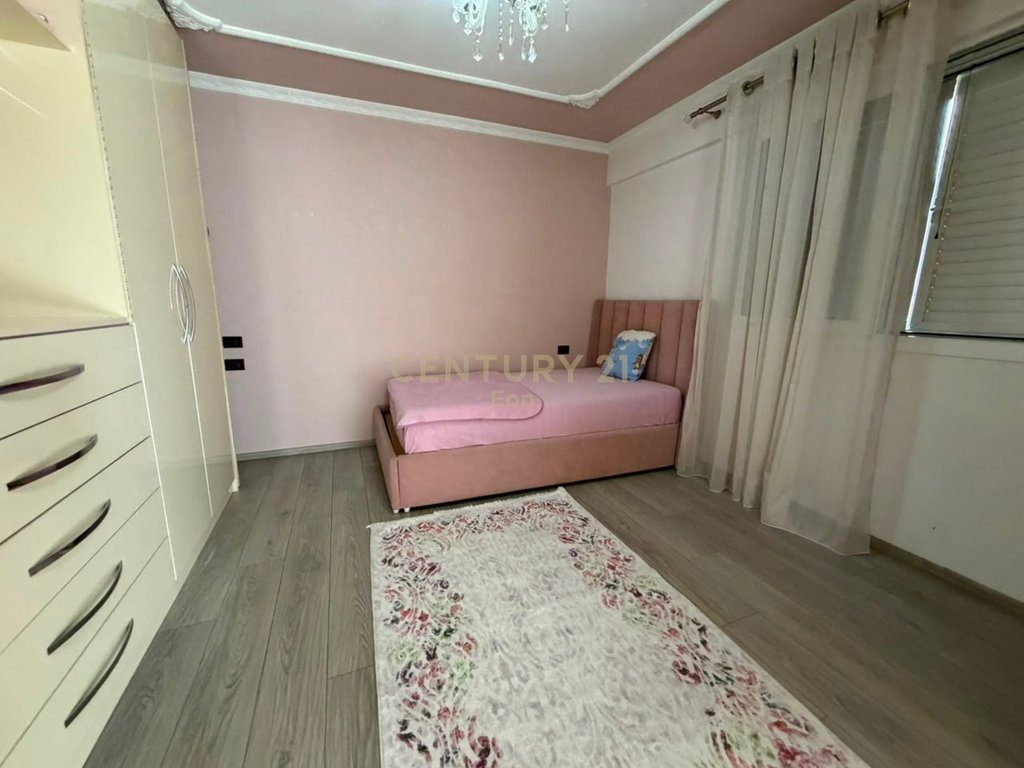 JEPET ME QIRA KATI I 3-TE VILE MBRAPA GALAKTIKUT, DURRES !