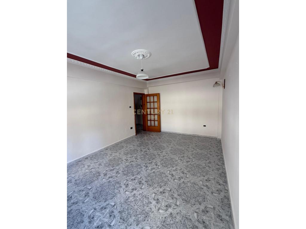 SHITET APARTAMENT 2+1 TE PALLATI SPORTIT, DURRES ! 3