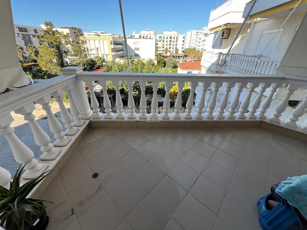 Shitet Super Apartament 1+1në Golem !! 2