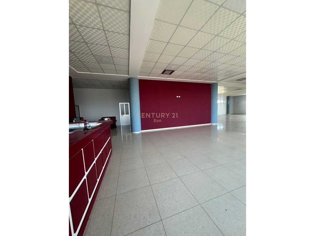 Hapësirë multifunksionale me qira në Shijak, Durres ! 4