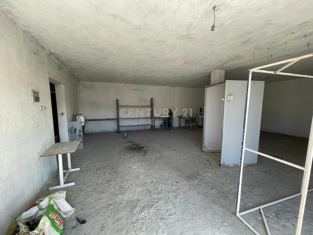 Jepet me qira Magazinë 117m2 në Shkozet !! 2