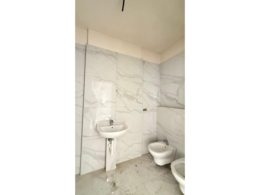 EXCLUSIVE ! Shitet apartament 1+1 + Post Parkimi te Rezidenca EON, Golem ! 3