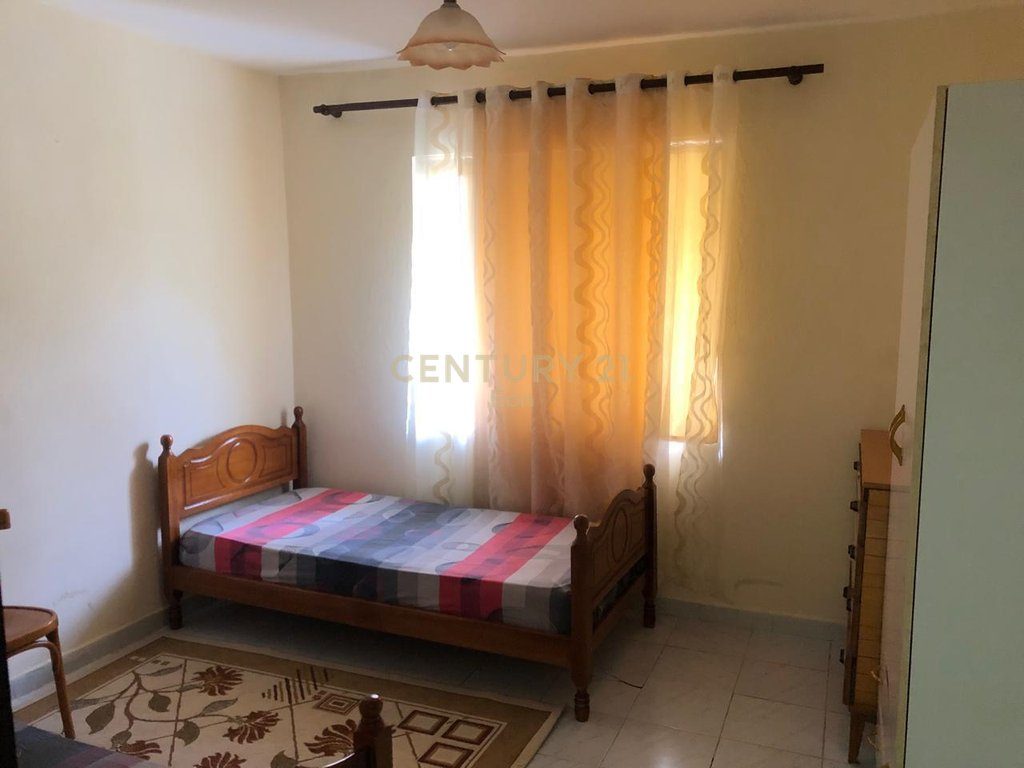 SHITET APARTAMENT KATI 0, 1+1 TEK CEZMA FERRES PRANE ZONES SE CURRILAVE NE DURRES !