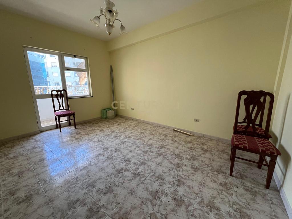 Apartament 2+1 për Qira në Durrës, tek Rruga e Re e Portit ! 2