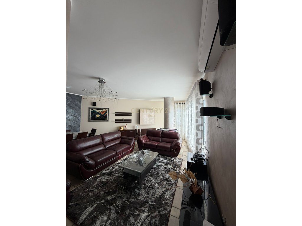 JEPET ME QIRA APARTAMENT 2+1, PRANE BASHKISE DURRES !