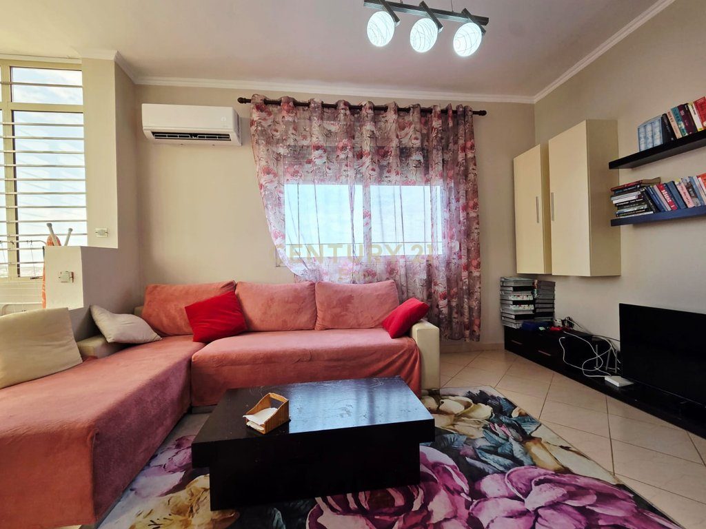 SHITET APARTAMENT 1+1 ME PAMJE DETI TEK HYRJA E DURRESIT ! 3