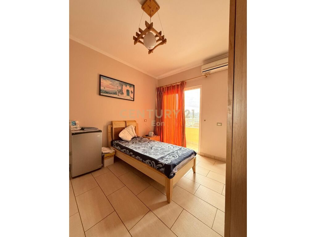 JEPET ME QIRA GODINA E PERSHTATSHME PER HOTEL! 3