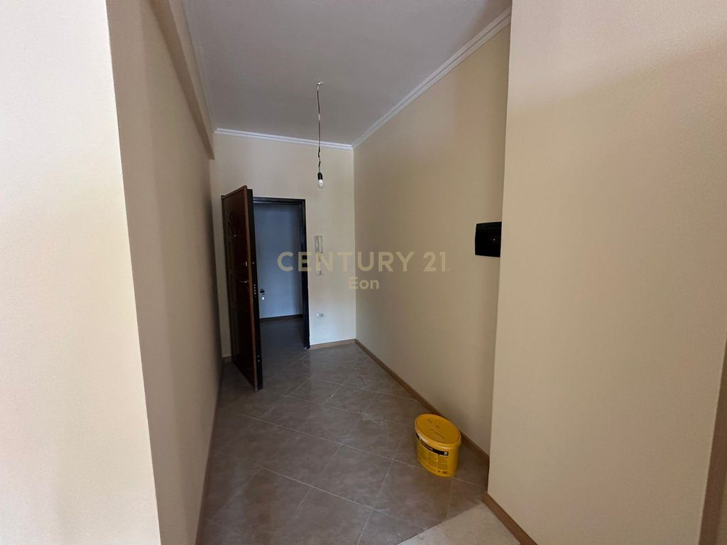 SHESIM 2 APARTAMENTE 2+1 DHE 1+1 DREJTORIA E POLICISE, DURRES ! 4