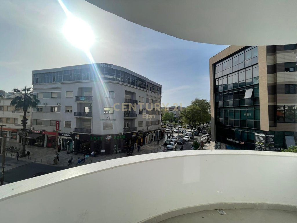 Apartament 2+1 Me Qira në Qender te Durrësit ! 2