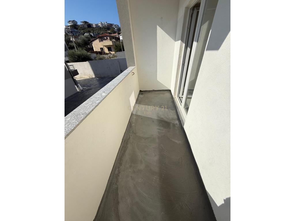 Apartament 1+1 në Shitje në Durrës me Post Parkimi dhe Depo ! 3