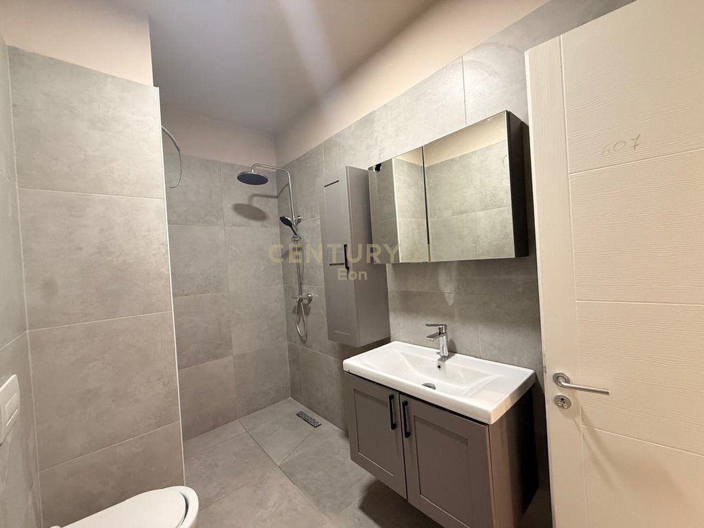 Apartament 1+1 Për Shitje në Golem ! 4