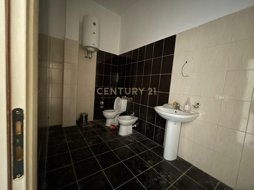 Dyqan Për Shitje në Lagja nr.17, Durrës - 120000€ | 100 m² 4