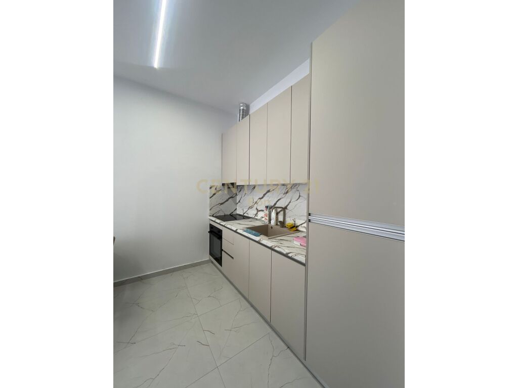 SHITET APARTAMENTI 1+1+VERANDE(45M2) ,NE GOLEM! 2