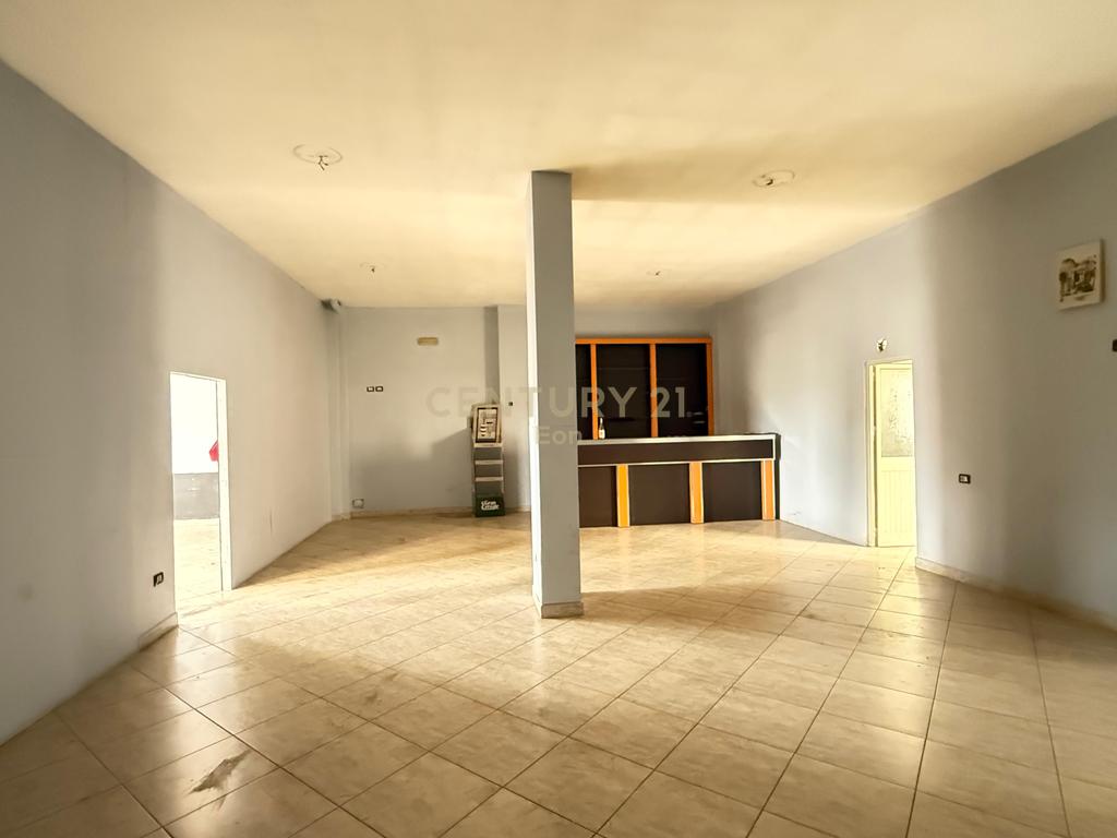 Ambient Komercial Me Qira në Shkozet, Durrës - 500€ | 265 m² 4