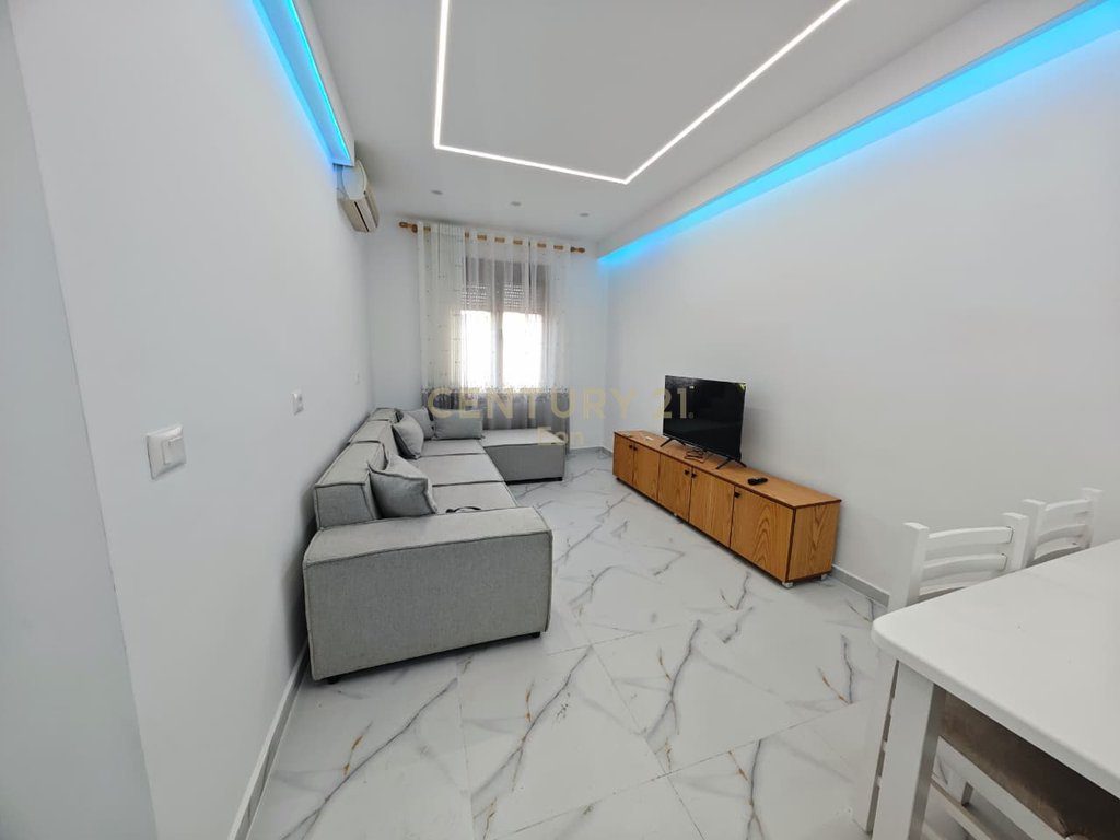 SHITET APARTAMENT 1+1, NE QENDER DURRES !!!!! 2