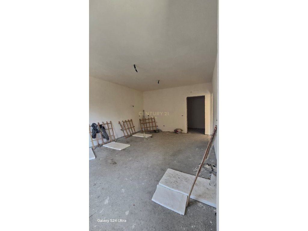 Apartament 1+1 në Shitje në Durrës me Post Parkimi dhe Depo ! 4