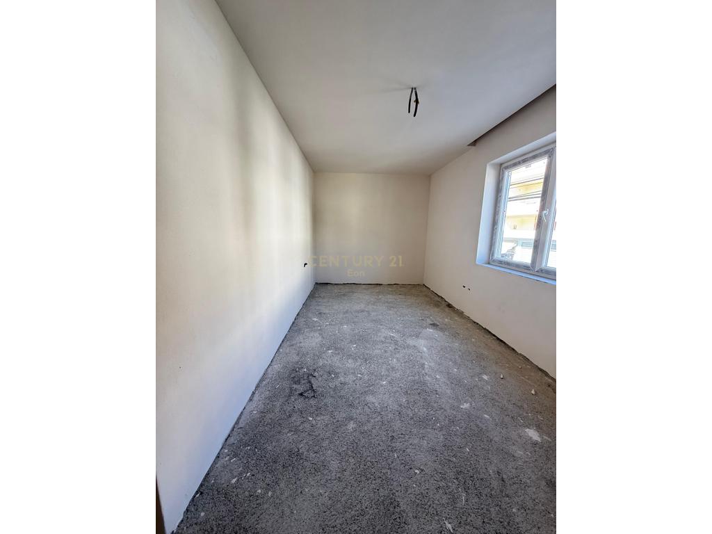Apartament 3+1 në Shitje në Durrës me Post Parkimi dhe Depo ! 4