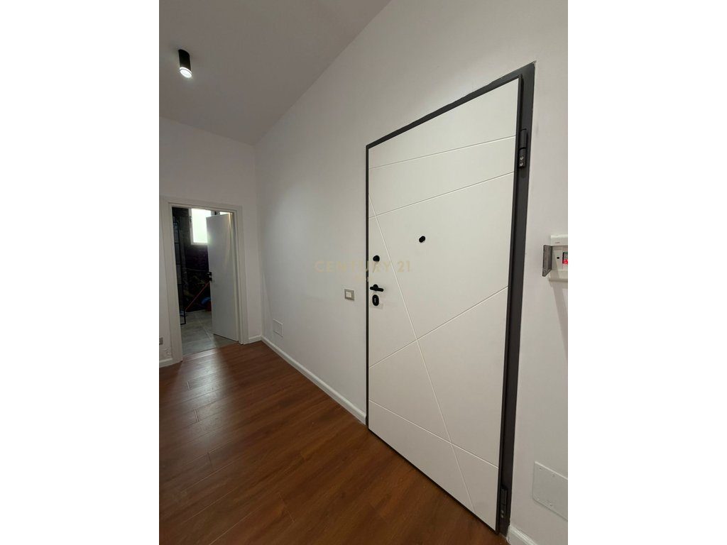 SHITET APARTAMENT 2+1+2 TUALETE DHE VERANDE , SEFER EFENDIU, DURRES ! 2