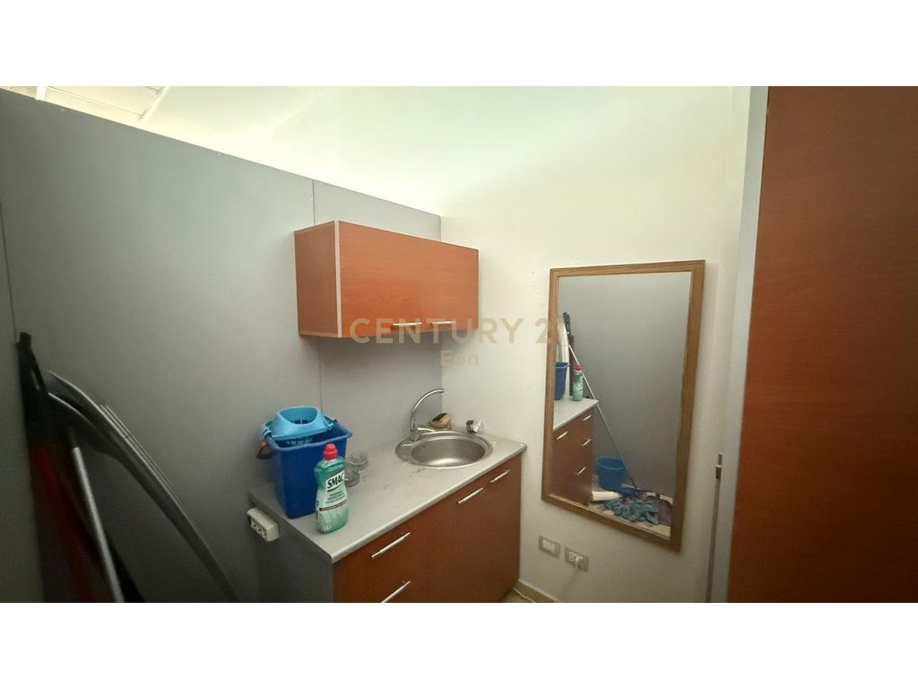 JEPET ME QERA AMBJENT KOMERCIAL, VOLLGA , DURRES ! 2